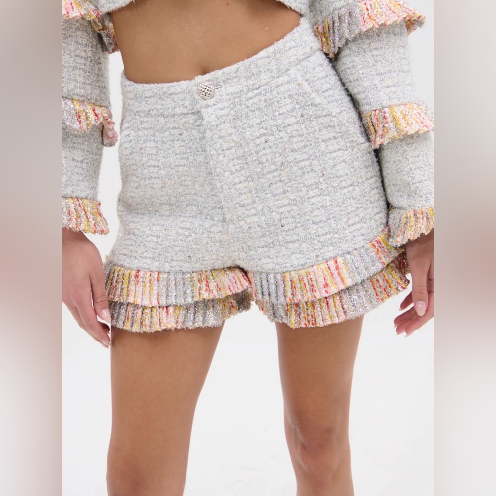 NWT AKIRA Stylish light gray Tweed Shorts with ruffle detail.size XL